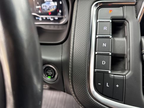 Used 2022 GMC Yukon XL SLT w/ SLT Luxury Package image 27