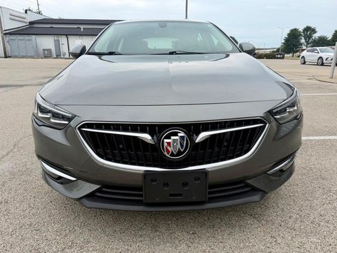 Used 2019 Buick Regal Essence w/ Driver Confidence Package I FWD image 2