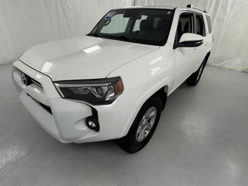 Used 2022 Toyota 4Runner SR5 Premium w/ Moonroof Package AWD/4WD image 7