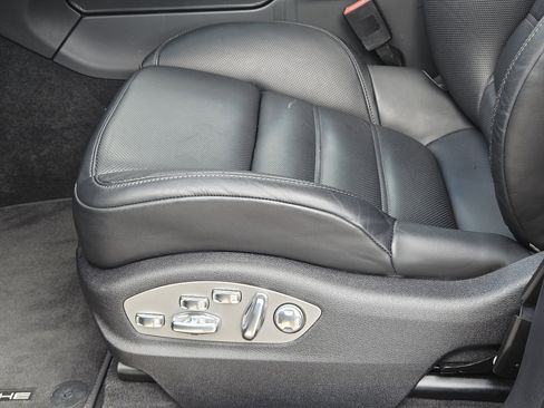 Certified 2025 Porsche Macan image 23