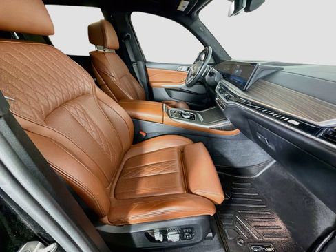 Used 2024 BMW X7 M60i w/ Executive Package AWD/4WD image 32