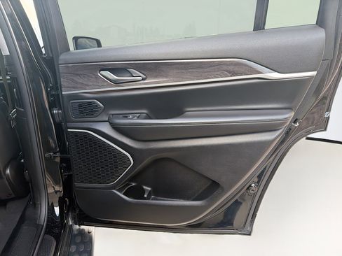 Used 2024 Jeep Grand Cherokee L Limited image 33