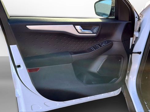 Used 2020 Ford Escape SE image 25