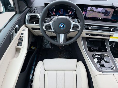New 2026 BMW X5 xDrive50e w/ M Sport Package image 17