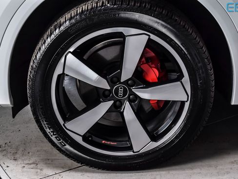 Used 2024 Audi Q5 2.0T Prestige w/ Prestige Package image 10