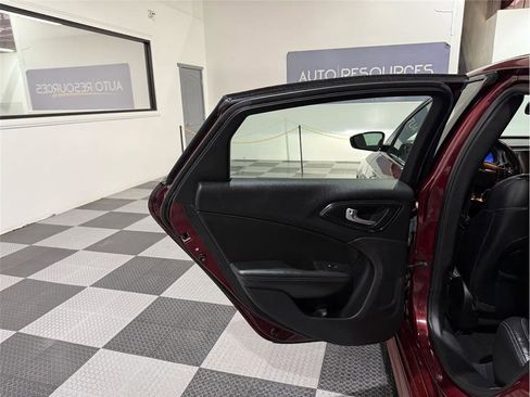 Used 2016 Chrysler 200 S w/ Navigation & Sound Group I image 17