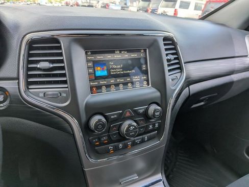 Used 2021 Jeep Grand Cherokee Laredo image 20