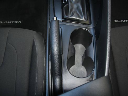 Used 2025 Hyundai Elantra Sport FWD image 19