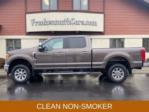 Used 2017 Ford F250 XLT w/ XLT Premium Package image 6
