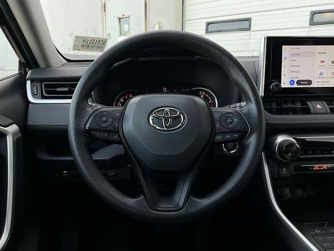 Used 2025 Toyota RAV4 XLE image 33