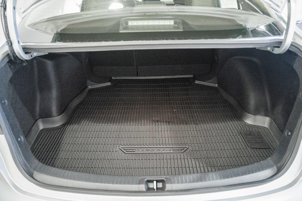 Used 2025 Toyota Corolla LE w/ LE Premium Package FWD image 7