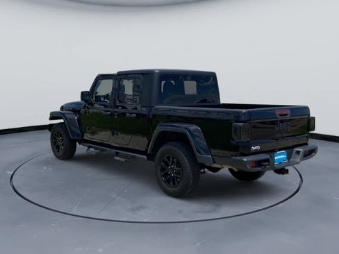 Used 2022 Jeep Gladiator Sport AWD/4WD image 4