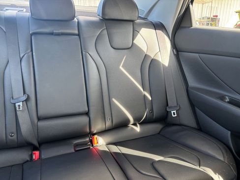 Used 2025 Hyundai Elantra Limited image 39