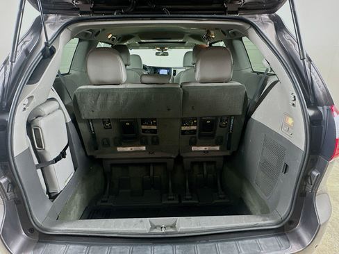 Used 2017 Toyota Sienna XLE Premium FWD image 31
