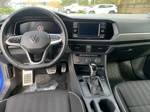 Used 2024 Volkswagen Jetta Sport image 12