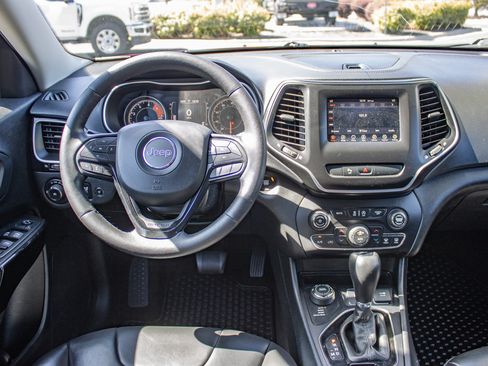 Used 2019 Jeep Cherokee Latitude Plus AWD/4WD image 22