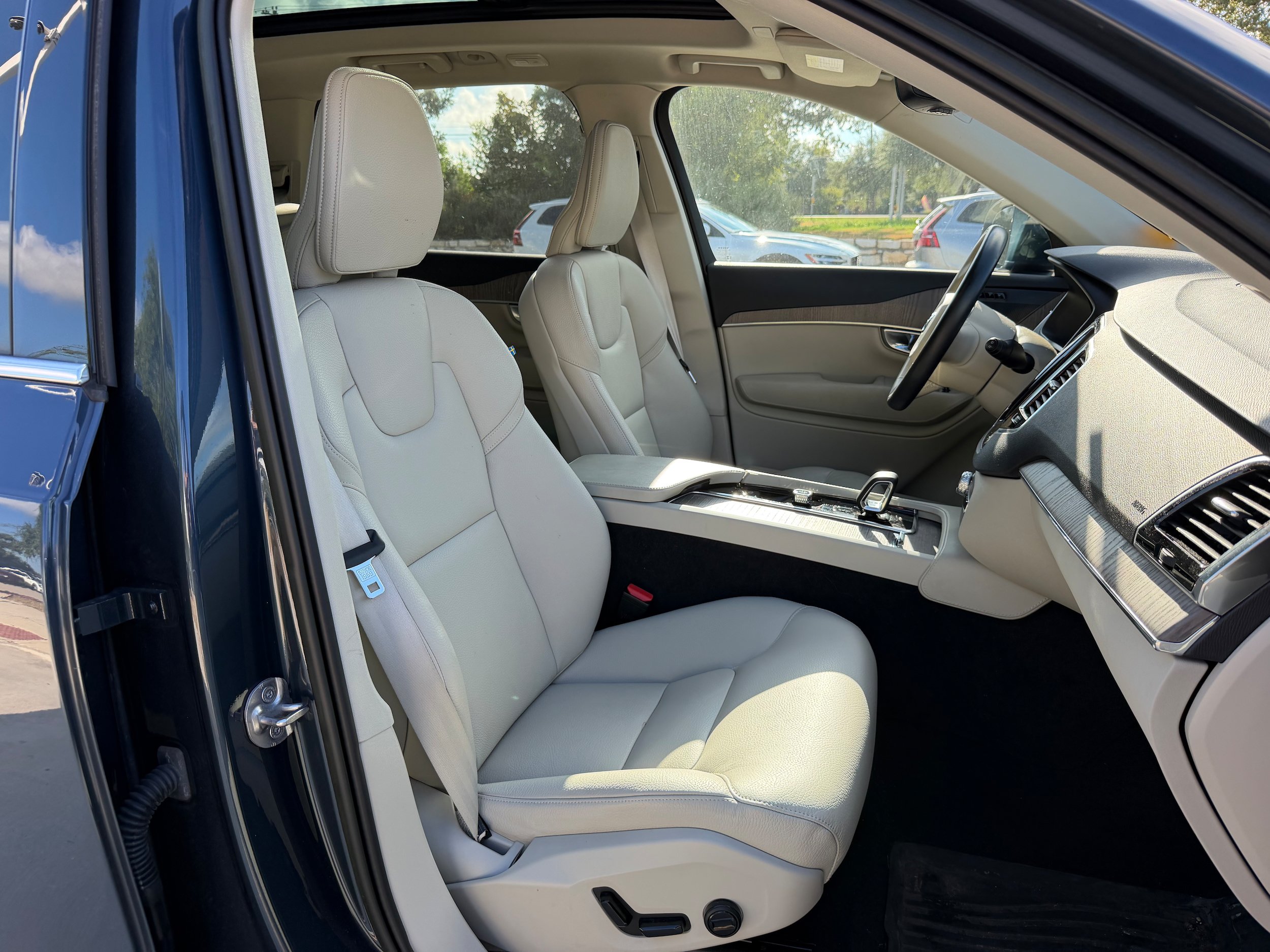 Certified 2023 Volvo XC90 B6 Plus w/ Protection Package Premier AWD/4WD image 10