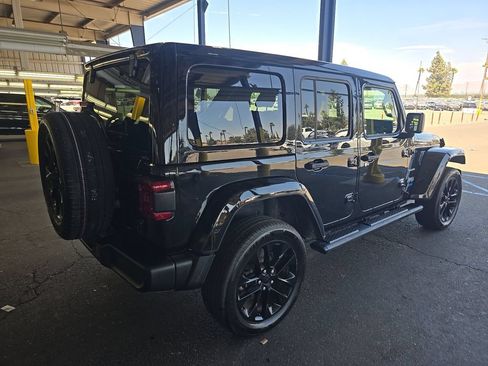 Used 2021 Jeep Wrangler Unlimited Sahara w/ Cold Weather Group AWD/4WD image 2