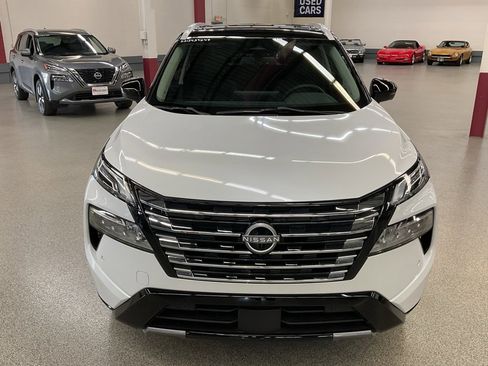 Used 2024 Nissan Rogue Platinum image 2