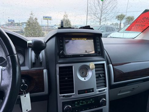 Used 2010 Chrysler Town & Country Touring Plus w/ Premium Group image 20