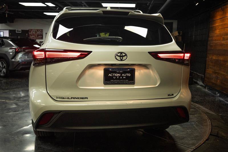 Used 2020 Toyota Highlander XLE FWD image 6