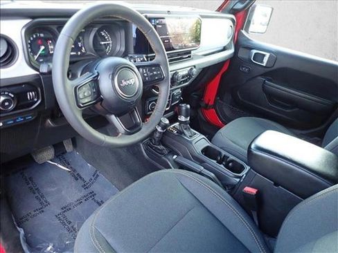 Used 2024 Jeep Wrangler Unlimited AWD/4WD image 10