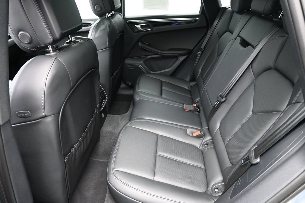 Certified 2026 Porsche Macan AWD/4WD image 7