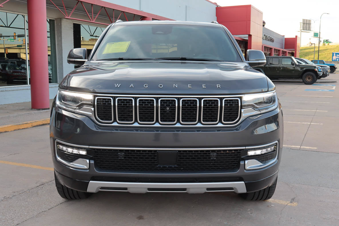 Used 2022 Jeep Wagoneer Series II w/ Convenience Group I AWD/4WD image 3