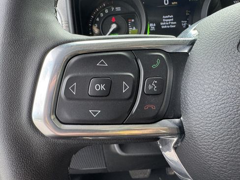 Used 2025 Jeep Wrangler Unlimited Sahara AWD/4WD image 30