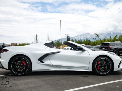 Used 2020 Chevrolet Corvette Stingray Coupe w/ Z51 Performance Package RWD image 17