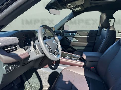 Used 2025 Ford Explorer Platinum image 9