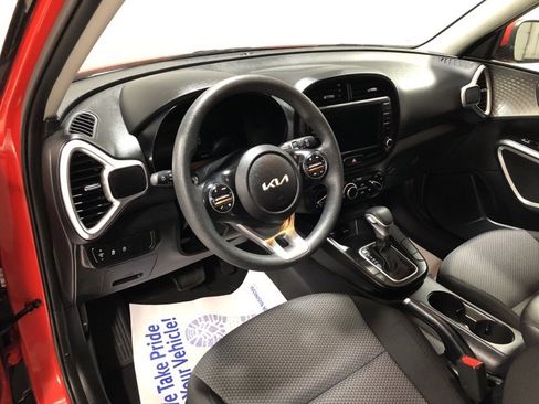 Certified 2025 Kia Soul LX w/ LX Technology Package image 18