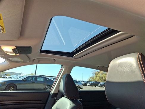 Used 2019 Nissan Altima 2.5 SR w/ SR Premium Package image 14