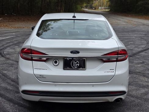 Used 2017 Ford Fusion SE w/ Equipment Group 602A image 3