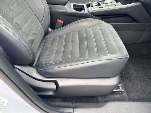 Used 2024 Mitsubishi Outlander 4WD Plug-In Hybrid image 11