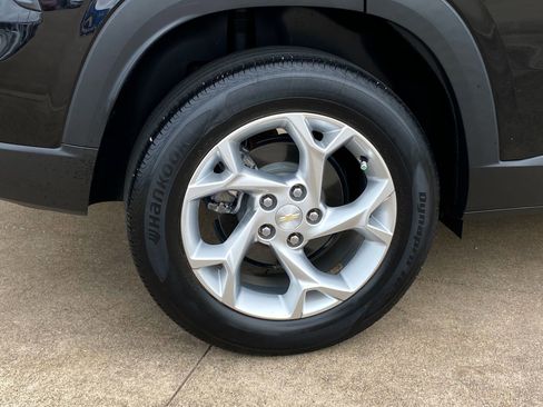 Used 2024 Chevrolet Trax LS w/ LS Convenience Package image 8