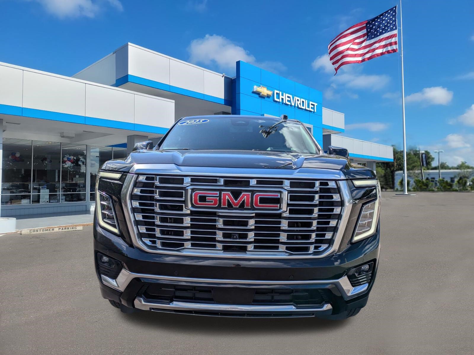 Used 2025 GMC Yukon XL Denali AWD/4WD image 8