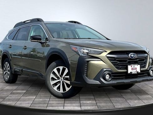 Used 2024 Subaru Outback Premium AWD/4WD image 3