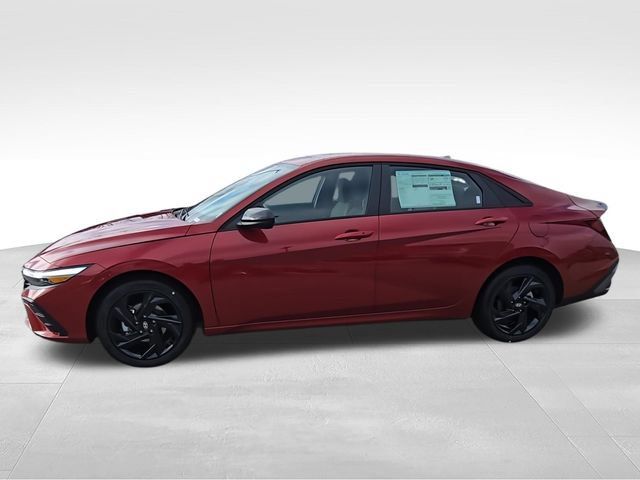 Used 2026 Hyundai Elantra Sport FWD image 4