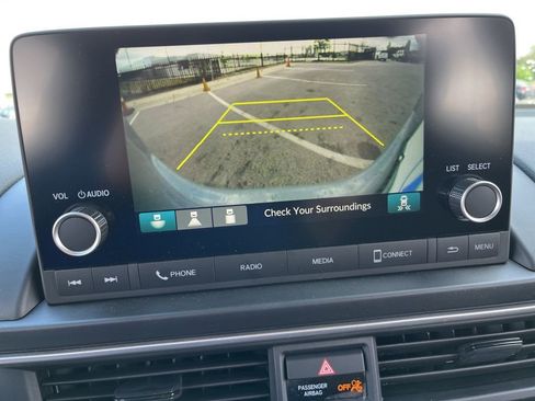 Used 2025 Honda Pilot Sport image 24