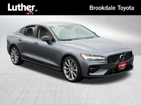 Used 2021 Volvo S60 T5 Momentum w/ Premium Package AWD/4WD image 1