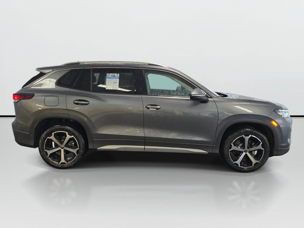 New 2026 Volkswagen Tiguan SE AWD/4WD image 3