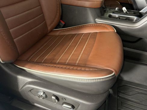 Used 2024 GMC Sierra 3500 Denali Ultimate image 28