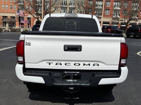 Used 2019 Toyota Tacoma TRD Sport image 6