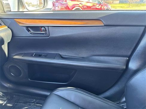 Used 2013 Lexus ES 300h image 22