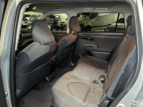 Used 2022 Toyota Highlander LE image 18