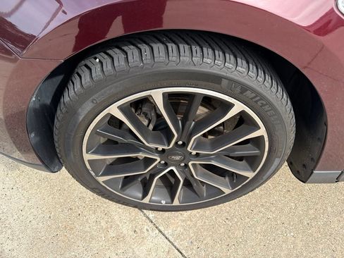 Used 2019 Ford Taurus SEL w/ Equipment Group 201A FWD image 12