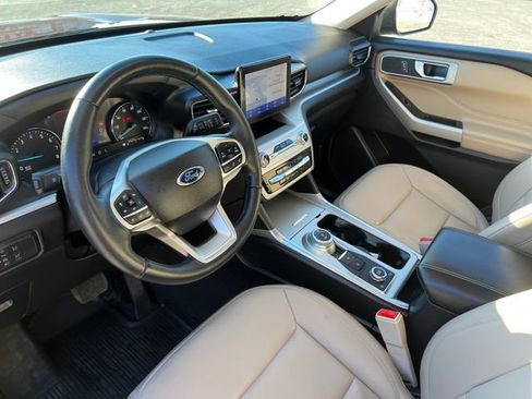 Used 2022 Ford Explorer XLT w/ Equipment Group 202A image 18