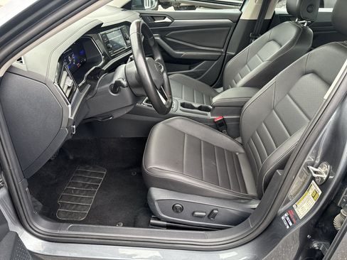 Used 2024 Volkswagen Jetta SE FWD image 16