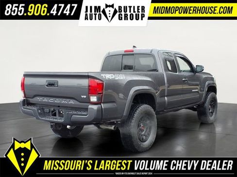 Used 2018 Toyota Tacoma TRD Sport image 8